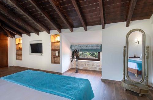 Apokoronas Villa | Geroulios Kastro Villas - 'Heated' Pools & Seaview