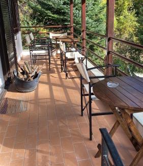Kalivia Filaktis House | Το σαλέ της λίμνης