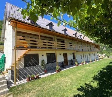Kukes County House | Kakia Guesthouse