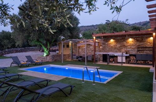 Kounelion Villa | Eleolithos Villa olive & pool