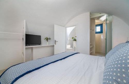 Karterados Villa | Beautiful Santorini Villa 2 Bedroom Villa Private Pool & Magical Sea Views