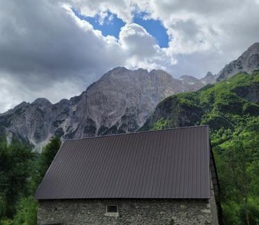 Theth House | Guest House Emanueli
