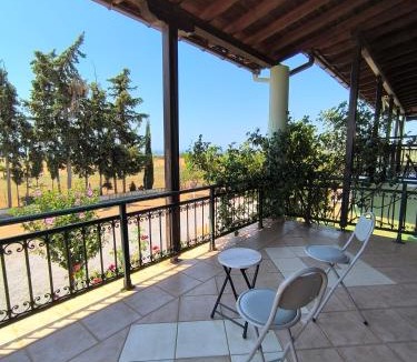 Nea Khili Apartment | Villa Anna, Apartment 1, Nea Chili, Alexandroupoli, Greece, Private Tennis Court
