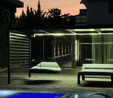 Anavyssos Villa | Two Bedroom Villa with Private Pool & Garden by Olivujoj