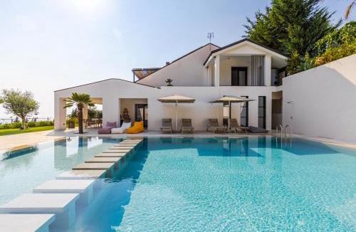 Dhermi Villa | Villa 16 Dhërmi by PikHost