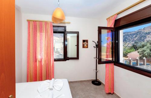 Kavallos House | The Lake House - Private Pool & Views near Kournas