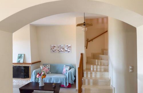 Kavallos House | The Lake House - Private Pool & Views near Kournas