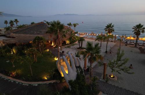 Borsh Hotel | Glamping by Carpe Diem Beach & Resort