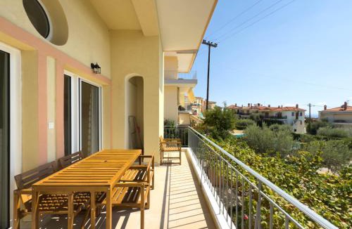 Gerakini Apartment | Sun, Sea & Space 100m to beach!