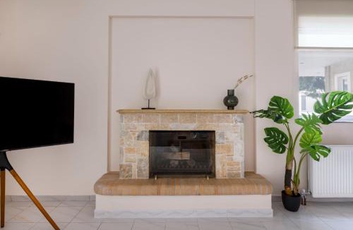 Amarousion Apartment | Ample 3BR Family Properties in Marousi by UPSTREET