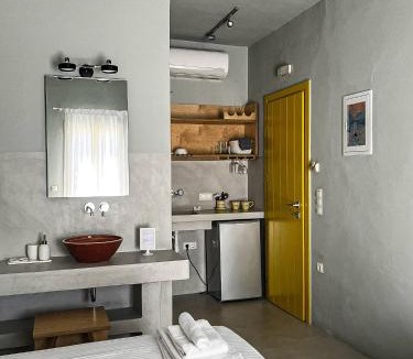 Vathi Apartment | SifnosLiving - Joy