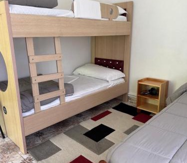 Shale House | Bujtina Kometa