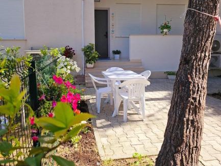 Golem Villa | Oasis Apartment