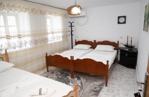 Berat House | Guest House LION