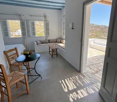 Houlakia Apartment | Blue and White Mykonos ap2