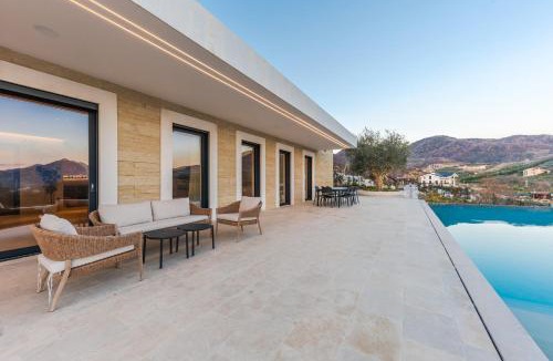 Petrele Villa | Jerina Mansion by PikHost
