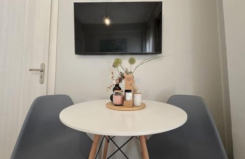 Ampelokipoi Apartment | Athenian Cosy Gateaway