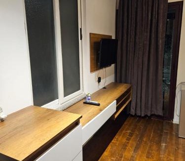 Qazim Pali Apartment | SEA bed and restaurant 2
