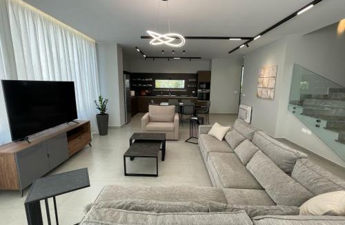 Ishem Villa | Villa 7 SanPietro