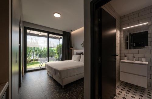 Akovitika Apartment | Private Pool Villa by the Sea
