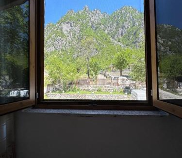 Shale House | Guesthouse Bjeshka-11