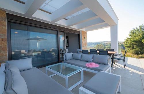 Haniotis Villa | Bellevue Villas with private pool