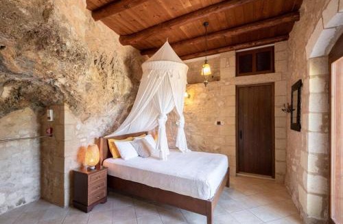 Kaliviani House | Luxurious stone cave with pool and sea view