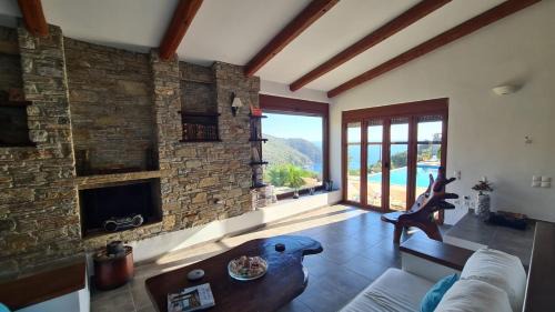 Kymi-Aliveri Villa | Villa Pebbles