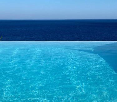 Achlia House | Ethereal Southcrete Villas