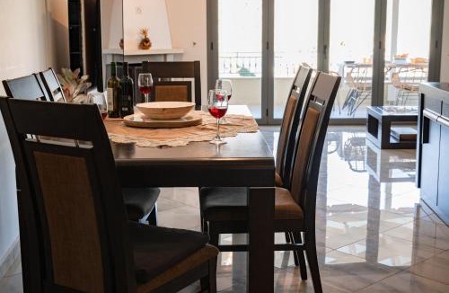 Argostoli Town Apartment | Cielo Alto Penthouse - 4 bedrooms, sleeps 10