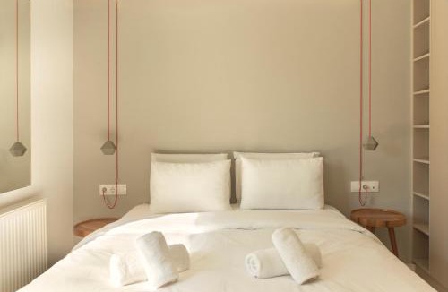 Filopappou Apartment | Luxury Apt with Parking-Living Stone Silver