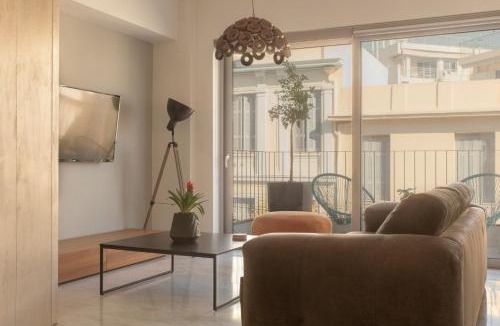 Filopappou Apartment | Luxury Apt with Parking-Living Stone Silver
