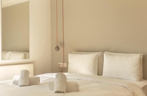 Filopappou Apartment | Luxury Apt with Parking-Living Stone Silver