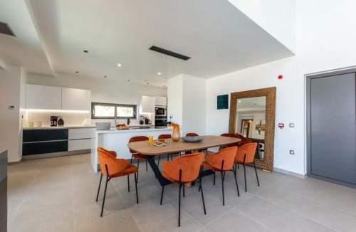 Kato Galatas Villa | Lusol Seafront Villas - "Free" Heated Pools, 100m Sea