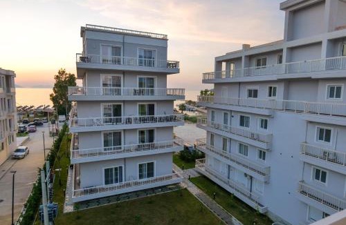 Orikum Apartment | The Peak Hotel & Lounge