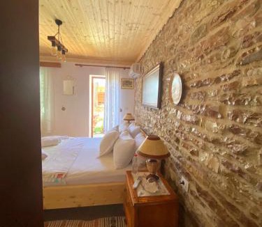 Gjirokaster House | "Villa 70" Guesthouse