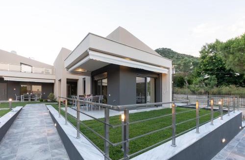 Nea Iraklitsa House | 3 DOORS VILLAS