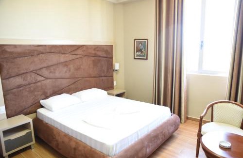 Mbrostar-Urë Hotel | Fjortes Palace