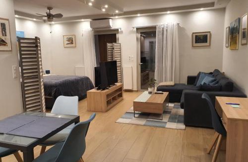 Athens Apartment | Tony's suite with parking