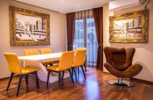 Kolovicë Apartment | Bentley Apartments