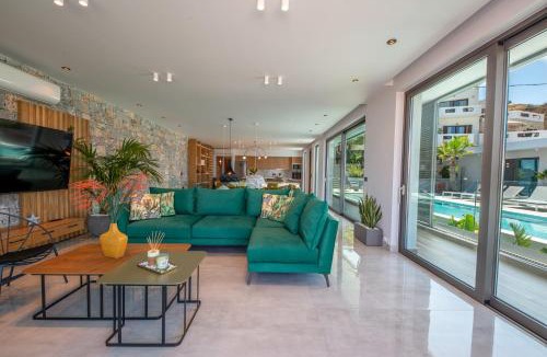 Kissamos Villa | Villa Lydia I Superb views, two pools, next to the city