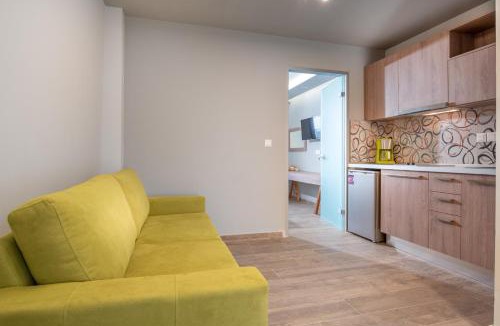 Sarti Hotel | Stavros Compass