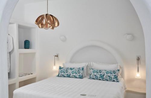 Santa Maria Bed & Breakfast | CYCLADES - Semi Based Apartment with Indoor Garden - Part Of White Dunes Luxury Boutique Hotel