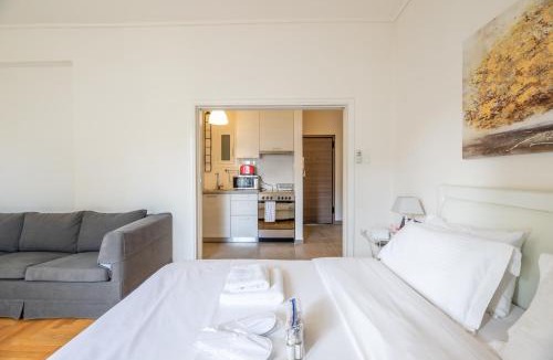 Kinosargous Apartment | Top sightseeing 3rd floor studio on a paved road!