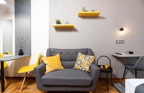Thessaloniki City Centre Apartment | Downtown Luxury Boutique Suites : the yellow suite