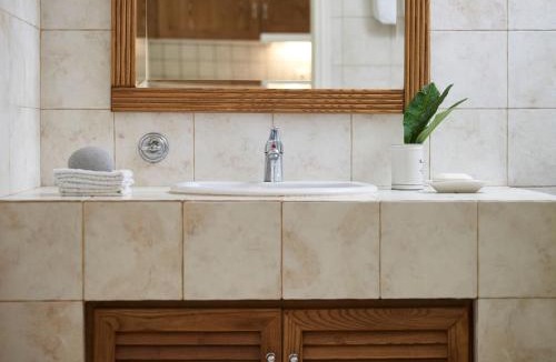 Plaka Apartment | Plaka Sea Front Residence