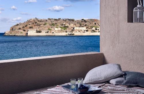 Plaka Apartment | Plaka Sea Front Residence