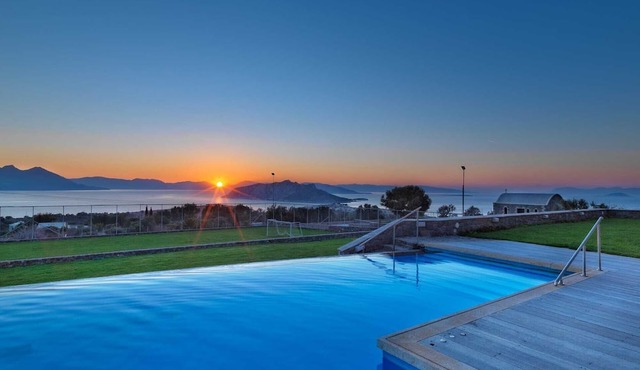 ARMONIA Luxury Villa, Luxury Villa in Aegina
