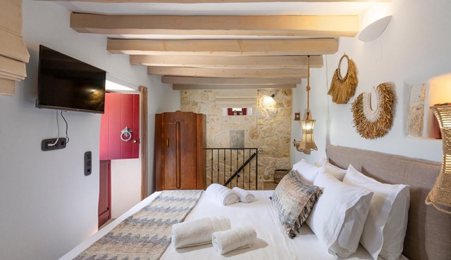 Charming Cretan House | 2BR + 2BTHS & WiFi ! in Katsidoni