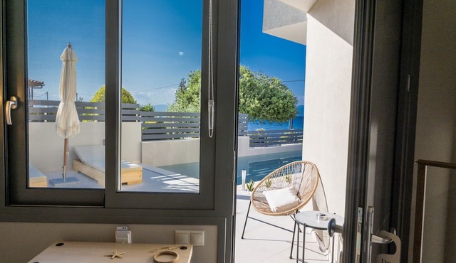 Theros Suites